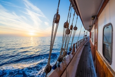 데이터 기반 경영 성과 분석: 2025년 트렌드 읽기 & 실행 로드맵